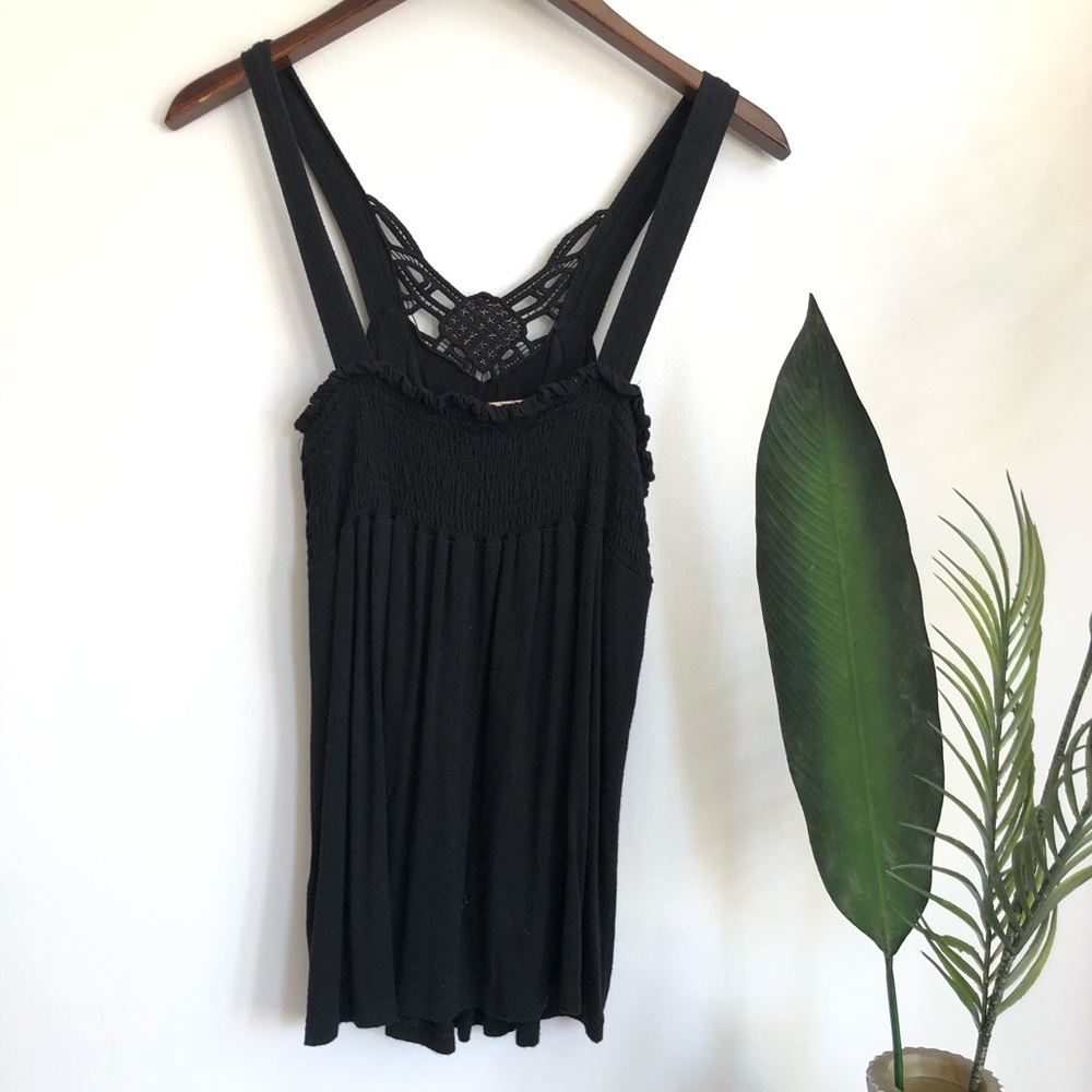 Daytrip Top Bundle: Flowy Black Sleeveless Top and Short Sleeve Top - Picture 4 of 11